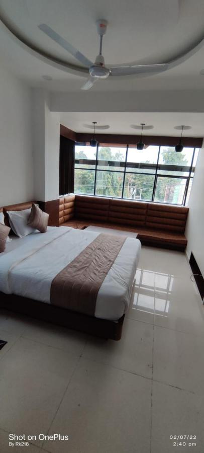 Collection O Hotel Green Park Anand Exterior photo