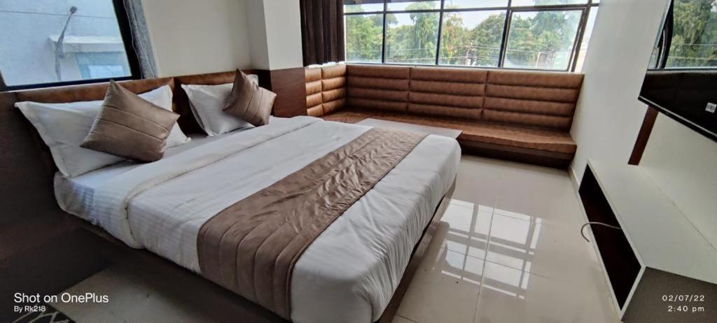 Collection O Hotel Green Park Anand Exterior photo