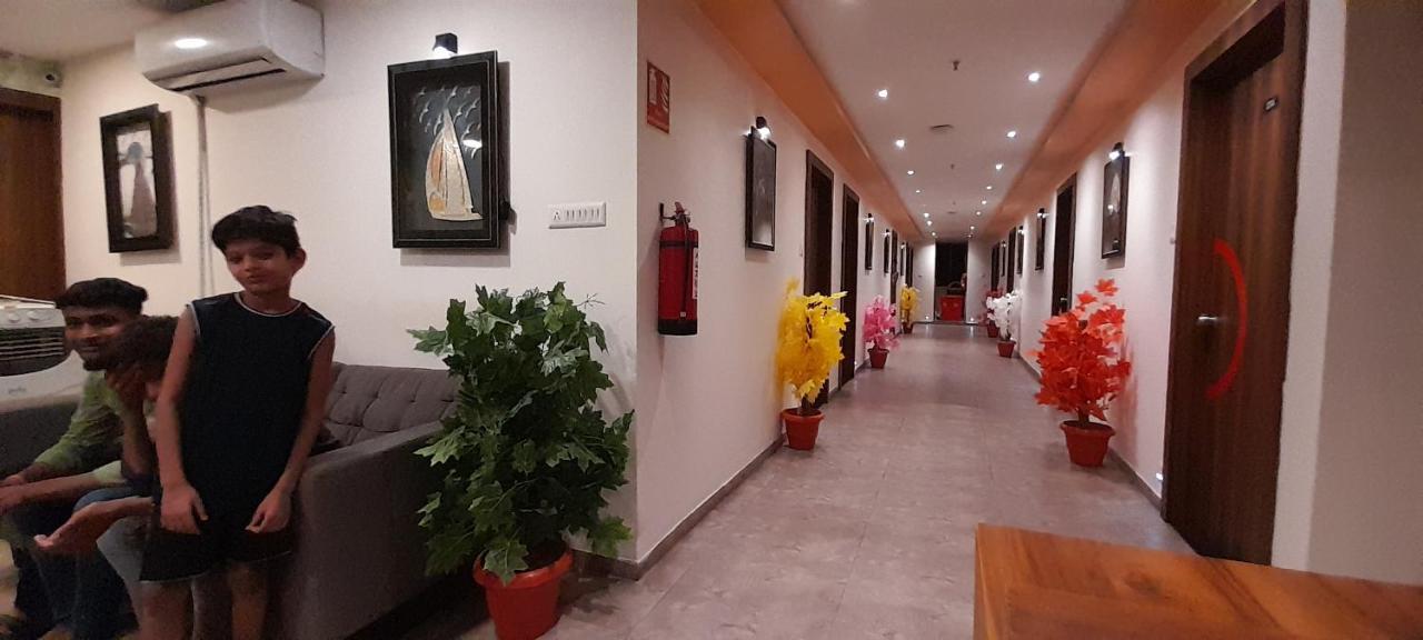 Collection O Hotel Green Park Anand Exterior photo
