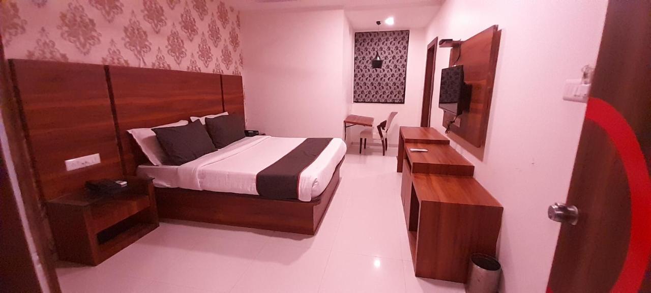 Collection O Hotel Green Park Anand Exterior photo